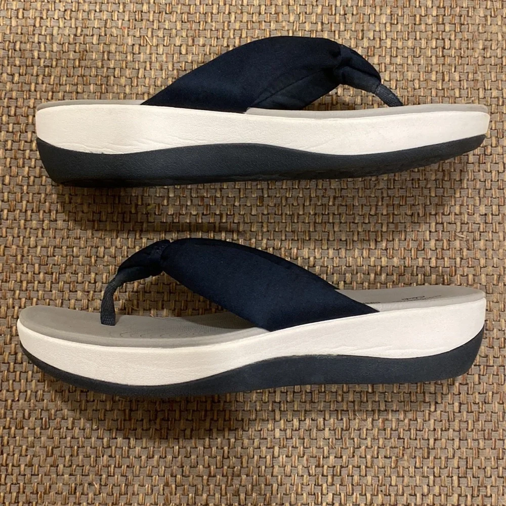 Cloudsteppers by Clarks Navy Sandals Size 9 EUC - Picture 7 of 8